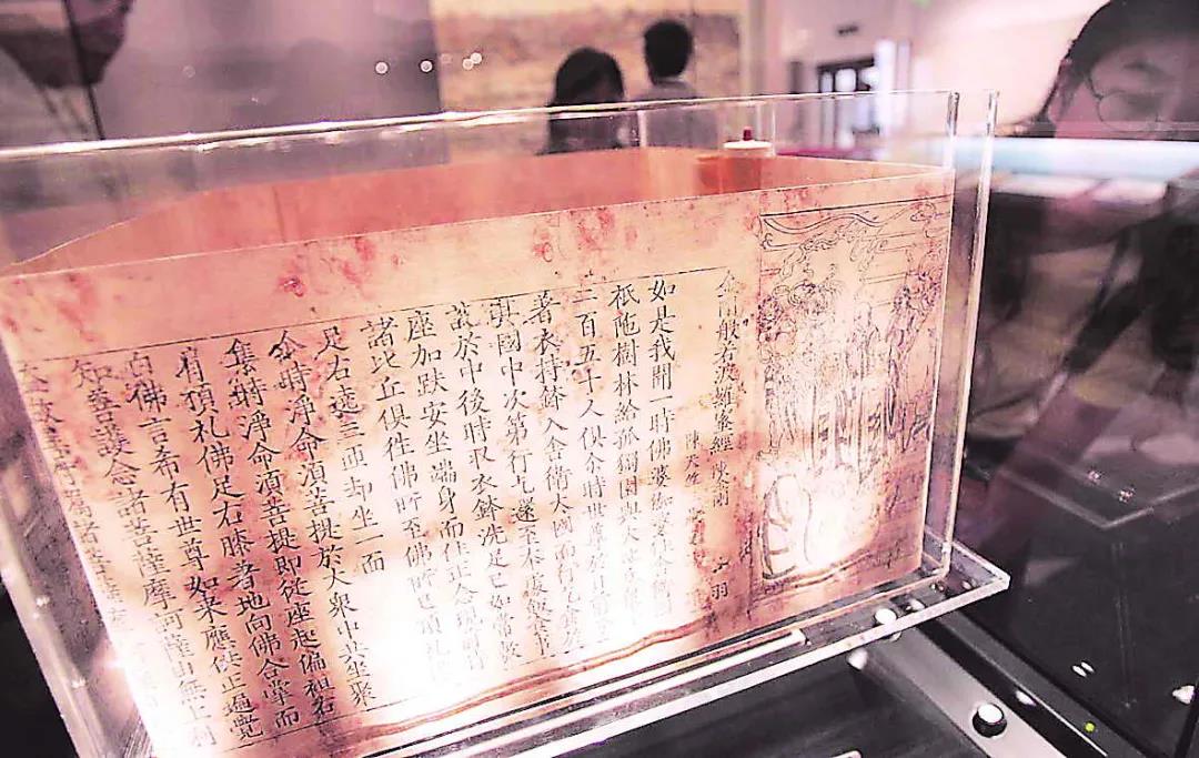 汉龙仿真复制技术 让珍贵古籍“触手可及”